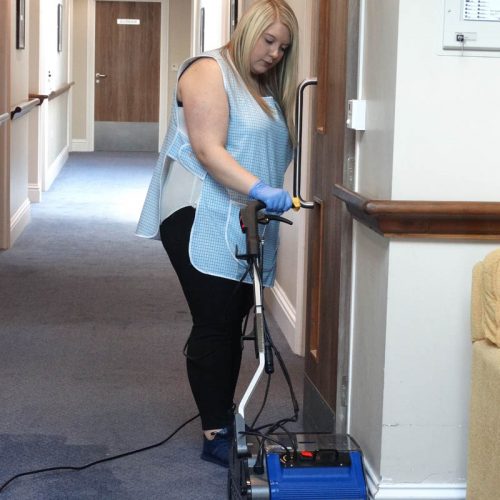 Carpet cleaning in long corridors